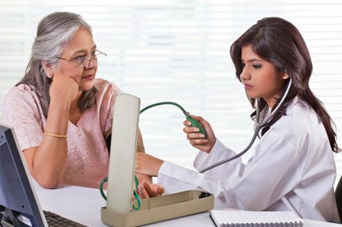 doctor measures blood pressure in hypertension